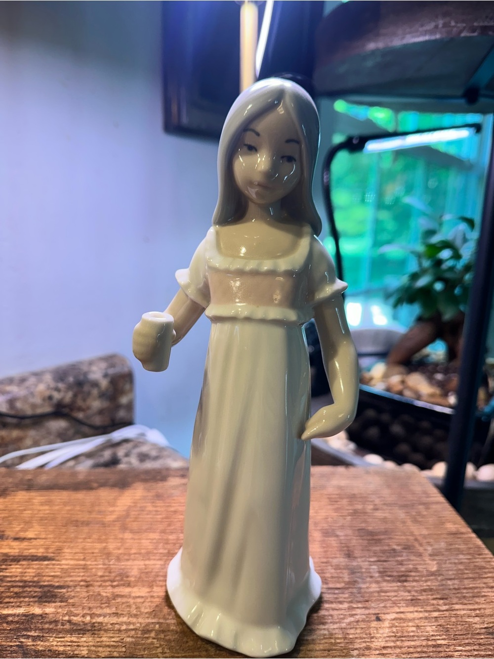 REX VALENCIA HUMMELMERK GIRL W/ CUP 9" Porcelain Figurine